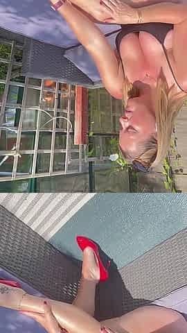Marie's Public Pussy Play
