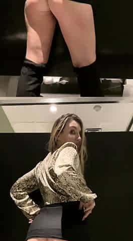 Big boob brunette masturbates on webcam