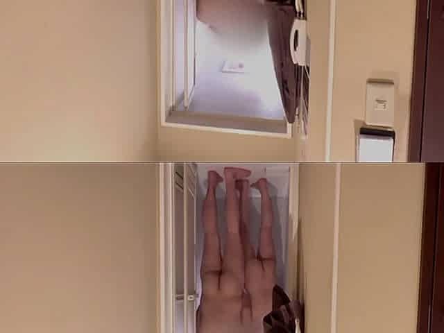 Pies a Married Woman Playing with Friends at a Manga Cafe in the Shower Room