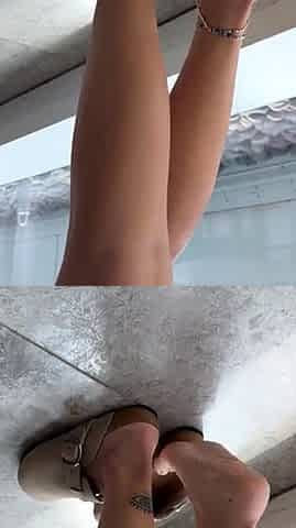 Amateur Foot Fetish Girlfriend Sucks and gives a Footjob