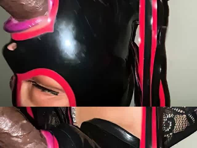 Dslaf D Lipz latex sucking
