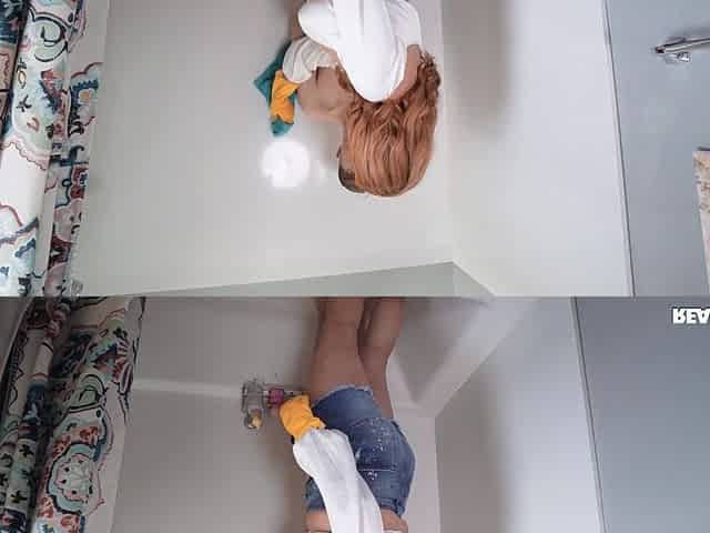 Granny Andi James is sucking cock in the bathtub