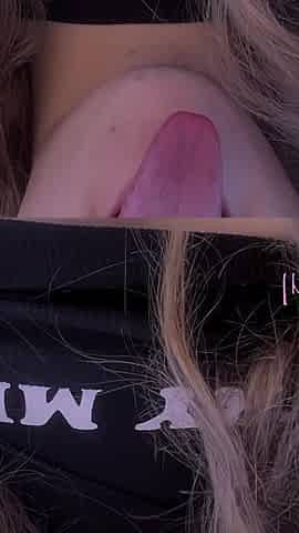 Teen Shows Her Tits Outdoor