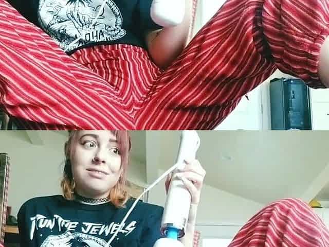 Amateur young teen solo masturbation on her livingroom