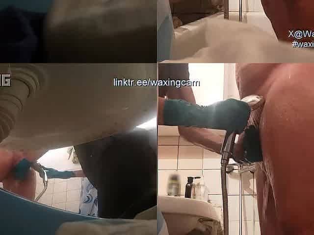 #90 Maidservant Bathes Hunk