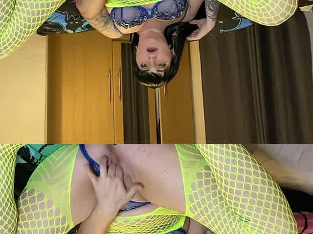 Pregnant MILF Stretches Her Gaping Pussy Wide Open