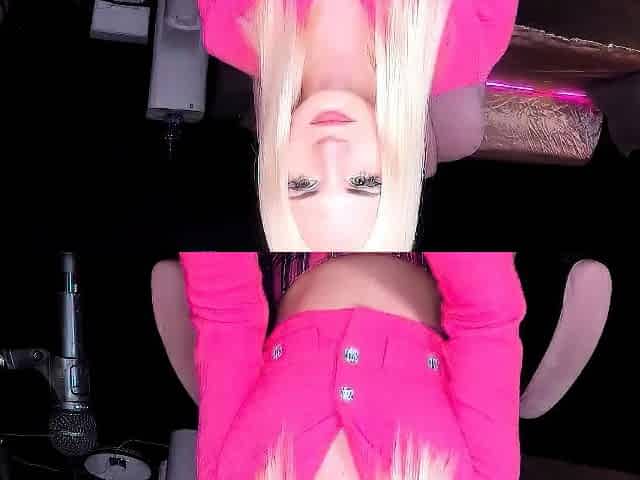 Amateur Webcam Cute Teen Plays Solo