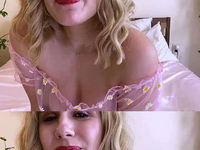 Webcam blonde playing with sex toys on webcam