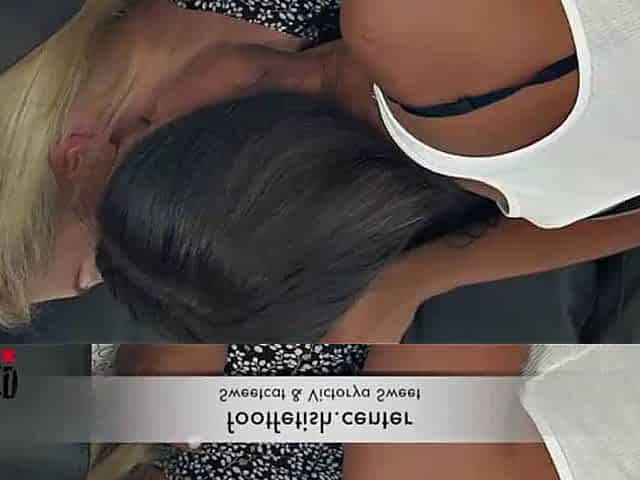 * FOOT AND ASS EATING LESBIANS * (#6598045)