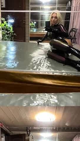Blonde solo jerking off