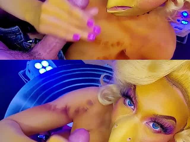 Get a Load of This Chicken Breast! Goldie Cosplay