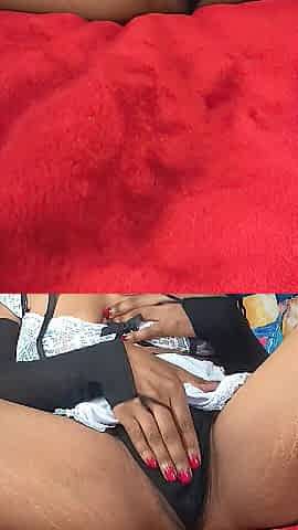 Hawt Afro maid plays with herself when no one is home.