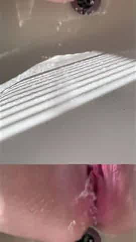 Taut Juicy Vagina beauty Squirts in the Bathtub