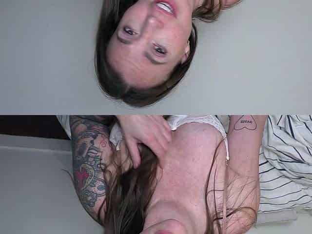 Amateur brunette double toying on webcam