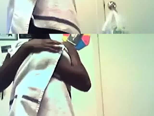 Pretty Ebony Amateur on Webcam