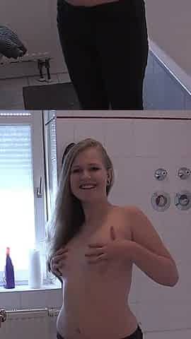 Julia Pissing