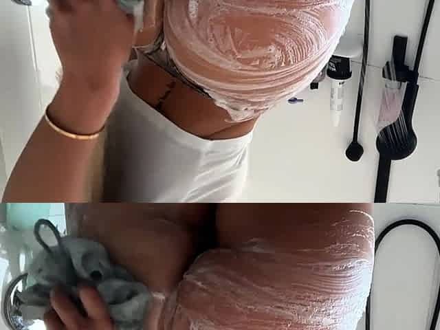Young amateur teen in solo masturbation playing with herself