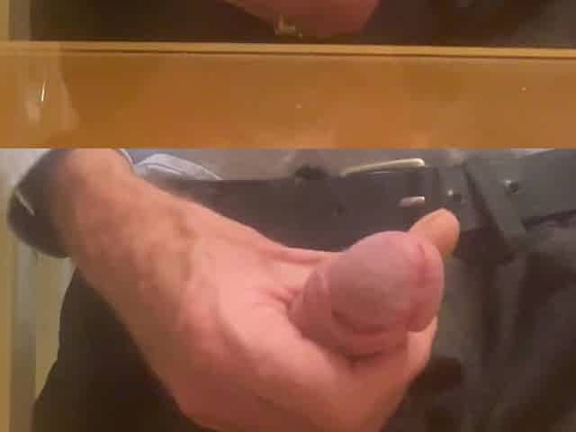 Cumming for u in a hotel bath