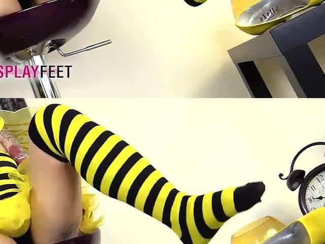 Lewd cosplayer in a bee suit gets u hard with toes