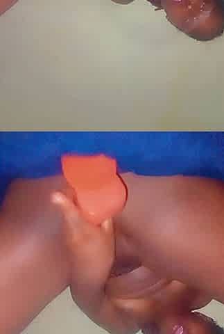 Afro beauty masturbating