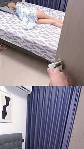 My Roommate and His Girlfriend Were Arguing, so I Took the Chance to Comfort Her.