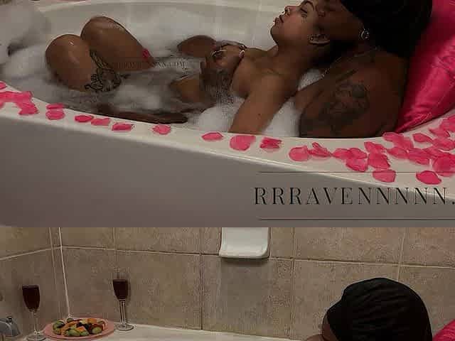 Carnal lovemaking and vagina eating in the bathtub
