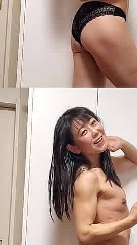 Japan Mature Woman Showing off Her Muscles