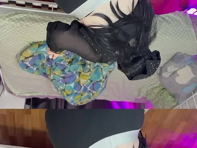 DEYLAMOON LARGE BOOTY FINGERS EXPLORING HER BODY