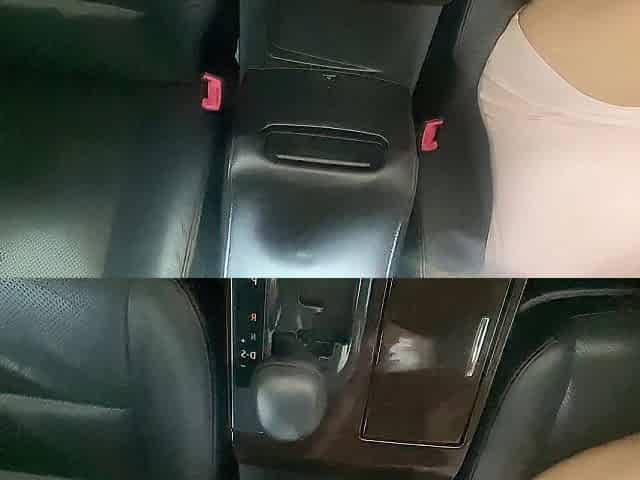 Humping twat against the grear Lever in the car