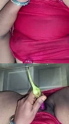 Indian Beautiful Hot Aunty Bathing and Masturbating