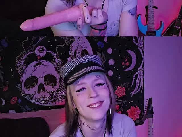 Lascivious T-Beauty uses her 1st vibrator