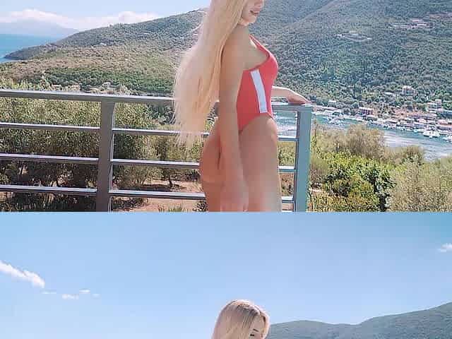 Hawt Teen At The Pool