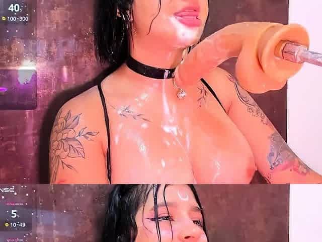 Big boob brunette masturbates on webcam