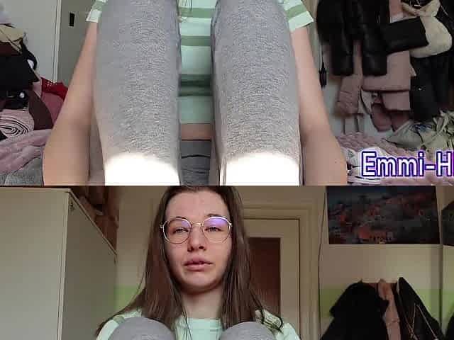 LEGGINS SQUIRT!! 18yo Slim Teen cums in her tights!