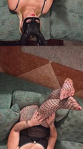 Hawt hawt golden-haired in fishnet