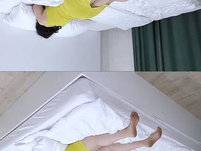 mother I'd like to fuck in constricted costume exposes her large booty