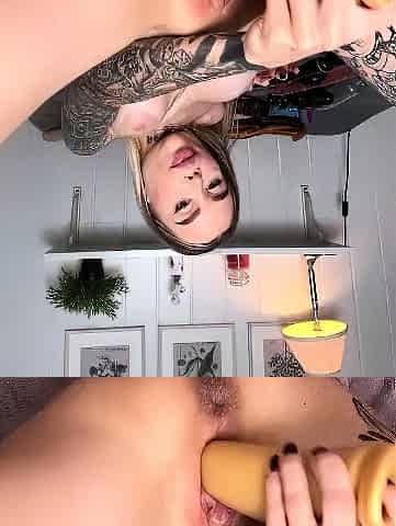 Big boob brunette masturbates on webcam
