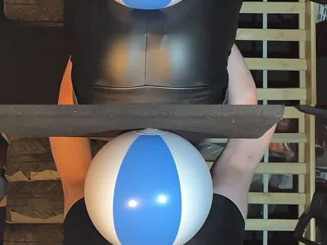 Bigbootylucy and Dragon Agressively Crushing 11 Beachballs and 3 Bubble Balls!
