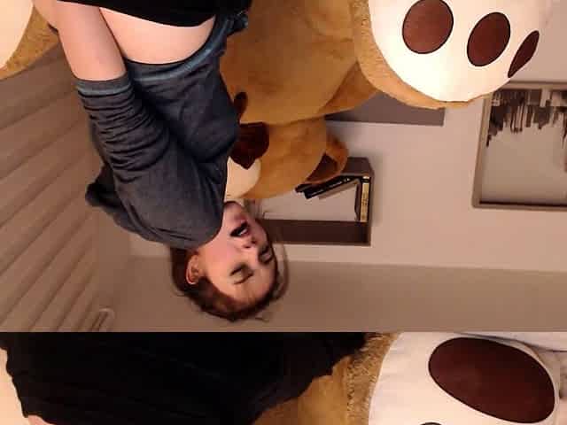 Amateur Webcam Teen Flashes Masturbates