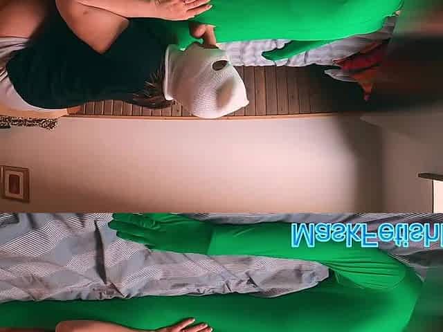 Blowjob for green man.