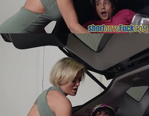 Voeyur skater shorty cockridden by MILF