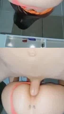 That babe puts it in her booty herself, it goes in very easily