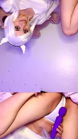 Gorgeous blonde teen Deep Toying