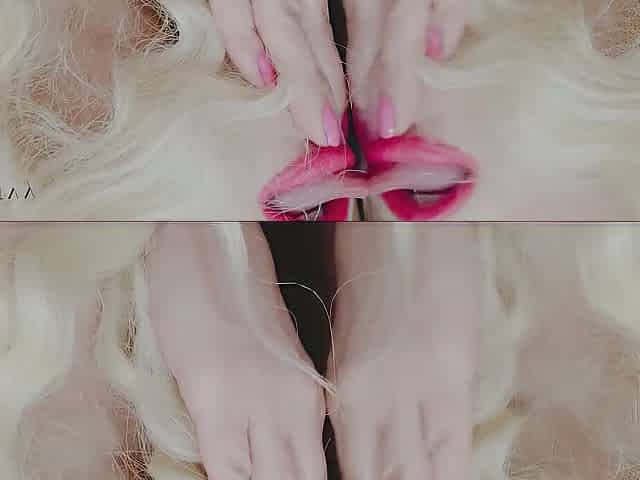 Lips, titties, and ass play in the mirror!