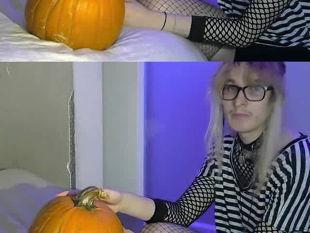 Transgender screws and reviews several different gourds and squashes