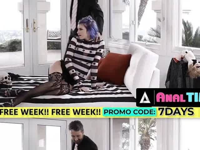 Hawt Playgirl Gets Her Booty Pounded