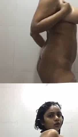 Hot girl Bathing show in boobs and ass