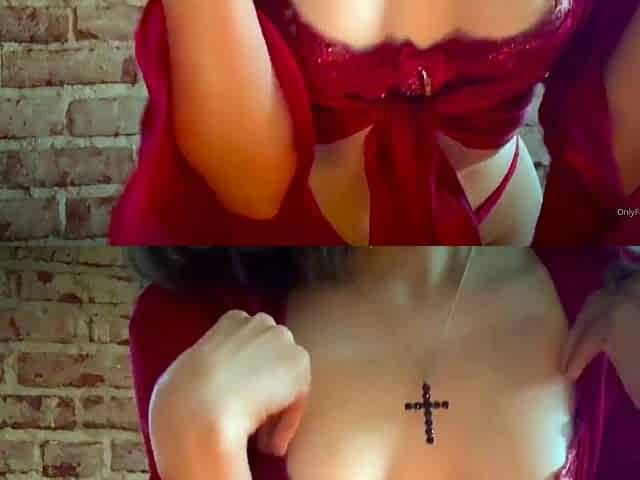 Amateur webcam babe showing her sexual goods