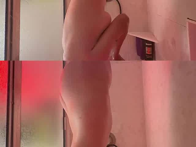 Nude Doxy takes erotic shower