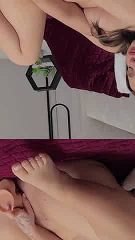 Cute College Girl Squirts and Fingers Her Ass